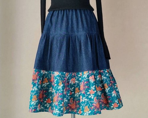 裾のフリルが素敵なリバティスカート （ティアードスカート
