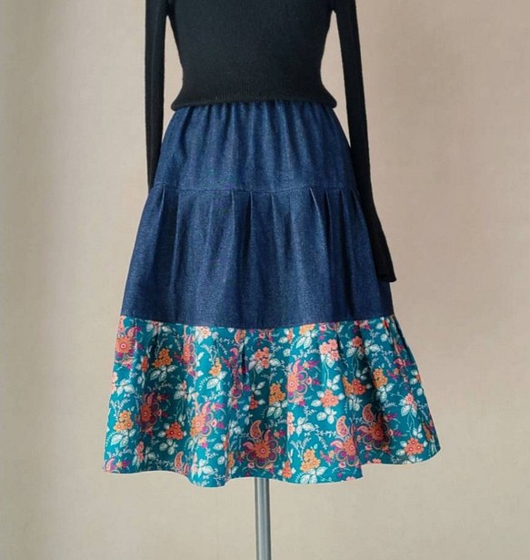 裾のフリルが素敵なリバティスカート　（ティアードスカート） 1枚目の画像