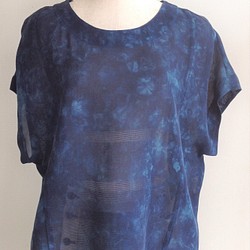 伝統織物のトップブランド夏塩沢に本藍染めを施した洋服オリジナルブランド『ナツシオンブルー』むらくも染（ベスト6／Ｔシャツ 1枚目の画像