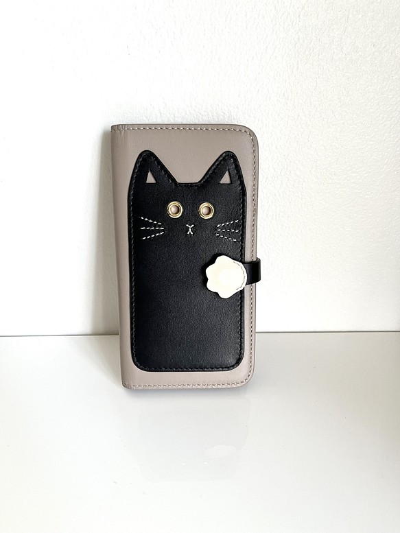 黒猫　本革手帳型スマホケース　　名入れ可　カード収納　　iphoneケース　レザー 1枚目の画像