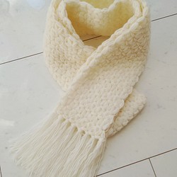 マフラー 白 リフ編み 花 模様 フリンジ 編み 手編み 編み物 ホワイト 1枚目の画像
