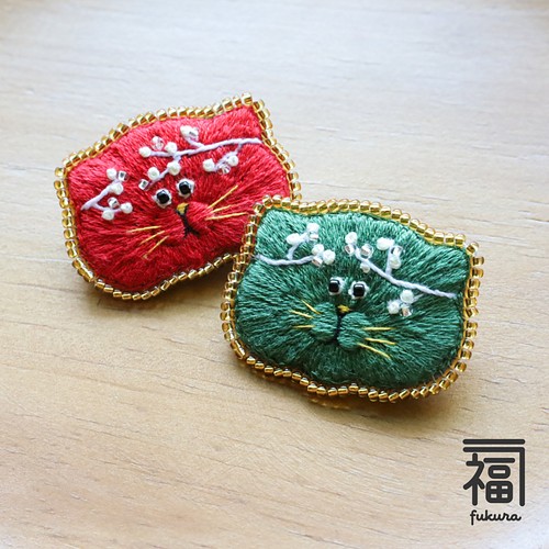 刺繍 猫ブローチ | クリスマス 緑 neco ブローチ fukura 通販｜Creema 