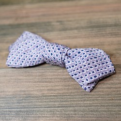 着物リメイク　シルク蝶ネクタイ　りぼん　絞り柄薄紫 1枚目の画像