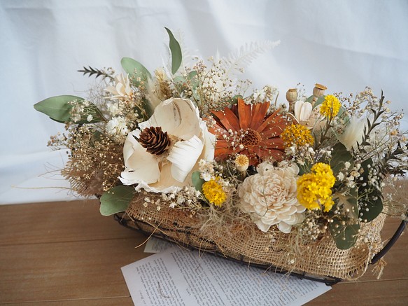 かすみ草たっぷり ドライフラワーのワイヤーバスケットアレンジ Basket Arrangement フラワー リース Atelier Tronco 通販 Creema クリーマ ハンドメイド 手作り クラフト作品の販売サイト