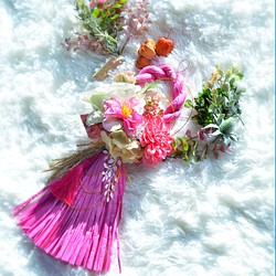 「幸せを呼ぶ」 お正月 しめ縄飾り おしゃれ 手作り ハンドメイド | タッセル ホットピンク01 1枚目の画像