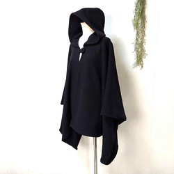 厚地　黒のポンチョ　～　羽織る　コート　ジャケット　コスプレ　ケープ　マント 1枚目の画像