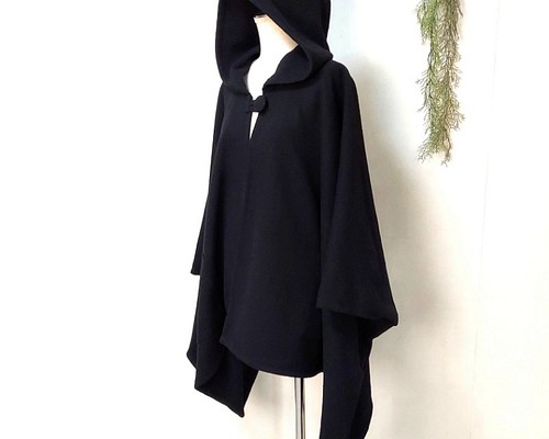 厚地 黒のポンチョ ～ 羽織る コート ジャケット コスプレ ケープ 