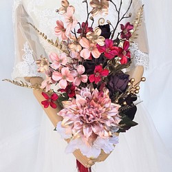 綾乃スタイル　　品格のあるダリアや花水木 がたっぷりのブーケ      ウェディングブーケ 1枚目の画像
