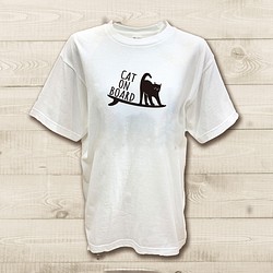 サーフ猫 サーフィンTシャツ 半袖カットソー 子猫の絵 サーフボードに乗っているイラスト 黒猫 cat 海に着ていく服 1枚目の画像