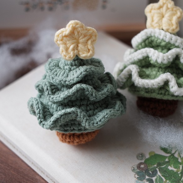つづく | 手作りかぎ針編みのクリスマスツリーのご予約（グレーグリーン。グラスグリーン、雪バージョンはご注文はお受けしておりませ 1枚目の画像