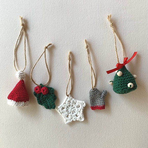 【5つセット】クリスマスのためのかぎ針のオーナメント　毛糸　編み物　ガーランド　ツリー　飾り　編みぐるみ