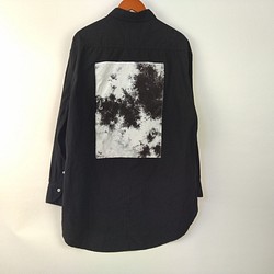 ＜OSOCU＞知多木綿シャツ 残布グラフィックデザイン 名古屋黒紋付染 アップサイクル 1枚目の画像