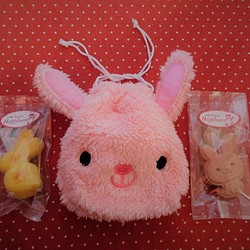 横向きウサギさんマドレーヌとうさぎの形のクッキー入りうさぎちゃん巾着袋(^^ 1枚目の画像