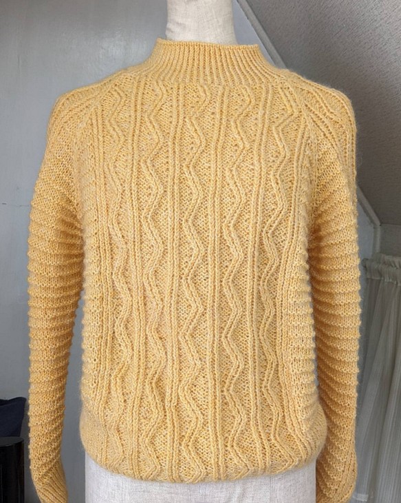 4周年記念イベントが 手編みのセーター黄色