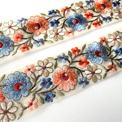 【50cm】インド刺繍リボン　アイボリーxブルーxピンク　チュール　GN476 1枚目の画像