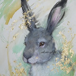 若いウサギ（高級水彩画用紙、F4、２４ｃｍ×３３，７ｃｍ、墨, 水彩、アクリル、金箔） 1枚目の画像