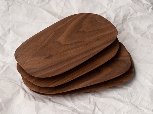 木製平皿「chocoro L 」 ウォールナット無垢材　和菓子皿 1枚目の画像
