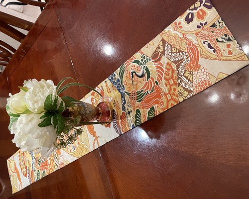 豪華刺繍　花嫁衣装の丸帯から作った正絹テーブルランナー1820