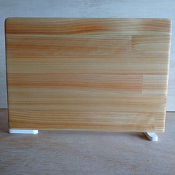 ヒノキの珪藻土足まな板（カッティングボード） 1枚目の画像