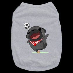 【ドッグウェア】サッカーをするパグ（黒パグ） 1枚目の画像