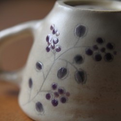 小さなコーヒーカップ　冬の紫の実 1枚目の画像