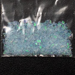 《人工オパール》(ネオンオパール) 原石 ターコイズ/緑斑 1.0g ④ (樹脂含侵) 1枚目の画像