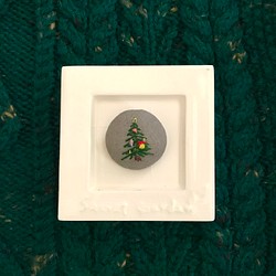 【限定1点】クリスマスツリー_刺繍ブローチ_麻 1枚目の画像