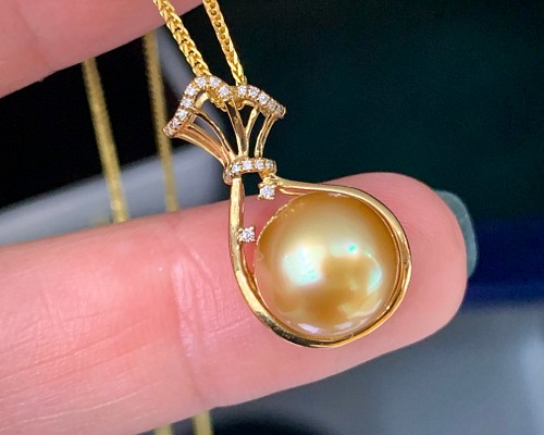 高級】南洋真珠 ダイヤモンド付きペンダントトップk18 ペンダント 