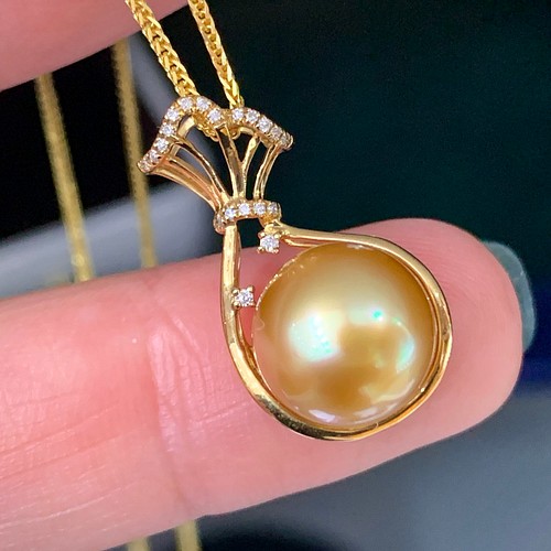 【高級】南洋真珠　ダイヤモンド付きペンダントk18南洋真珠