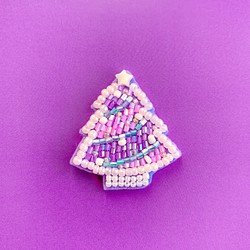 針葉樹のクリスマスツリー pearly purple 【ブローチ/ヘアゴム/ボールチェーン】 1枚目の画像