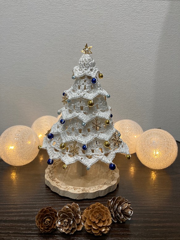 クリスマスツリー　ハンドメイド　手編み　インテリア　　ホワイト　置物　雪の結晶 1枚目の画像