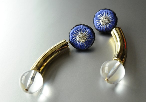 &lt;titi ~Nandemonaihino Earrings~&gt;刺繡耳環“Macaroni Moon”/防過敏多變 第1張的照片