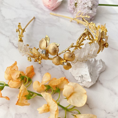 水晶とツユクサのティアラ 真鍮 小枝 ティアラ 花 フラワー 結婚式