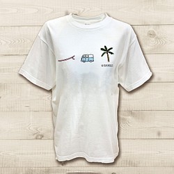 ワーゲンバス＆サーフボード＆ヤシの木のイラストTシャツ 半袖カットソー ハワイアンデザイン 水彩調 サーフスタイル 1枚目の画像