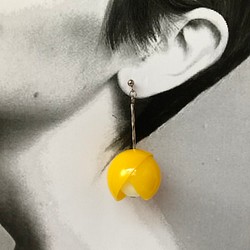 レトロ/かわいい/カラフル/ポップ/個性的　Flowerピアス/イヤリング　イベントやパーティーにも✳︎黄シルバー 1枚目の画像