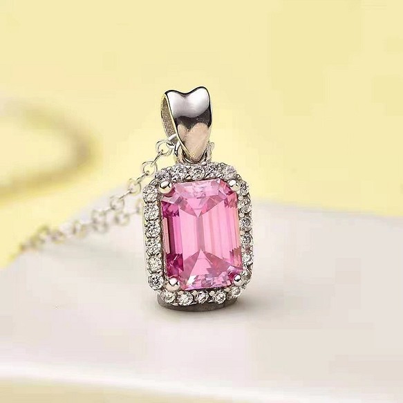 【newデザイン】ピンク　モアサナイト  ダイヤ　ネックレス　K18WG