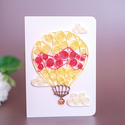 空飛ぶ気球のメッセージカード（レッド） 1枚目の画像