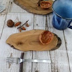 【小さめ】木のお皿とくるみの器 小枝のカラトリーレストのセット 1枚目の画像
