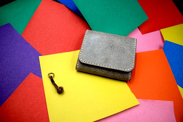 『新春財布応援企画』 限定1点 大人カラーの二つ折りお財布&ジッパーチャームのセット 1枚目の画像