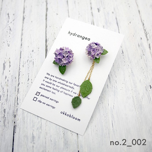 ハンドメイド【625】小さなお花のピアス／樹脂粘土