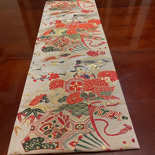 豪華な刺繍 花嫁衣装の丸帯から作った正絹テーブルランナー 1906 