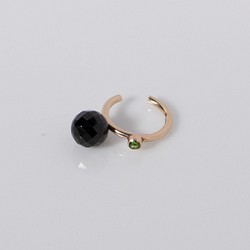 #939C_B 14KGF 黑色尖晶石和 2 毫米寶石耳環 第1張的照片