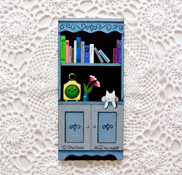 白猫のいる本棚 B・板絵・原画・一点物・パステル画・吊り金具付き・本棚に飾れる本棚・時計・かわいい・ブックシェルフ 1枚目の画像