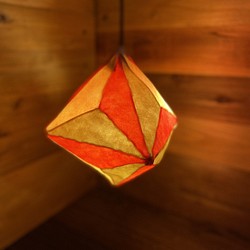幾何学ランプ -3方8面体- 赤×黄×茶 1枚目の画像