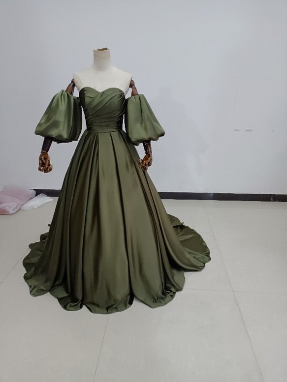 グリーンカラードレス - スーツ・フォーマル・ドレス
