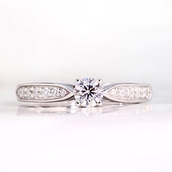 オーダー品】モアサナイト 0.7ct バータイプ ハーフエタニティリング