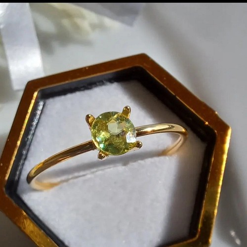 マダガスカル産 スフェーン（Sphene ）オーバルカット 1.28ct 新着20