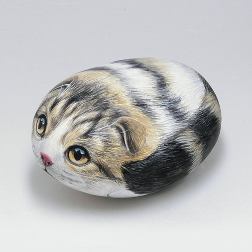 石に描いた猫 - 置物 - アート作品 | mdsoft-int.com