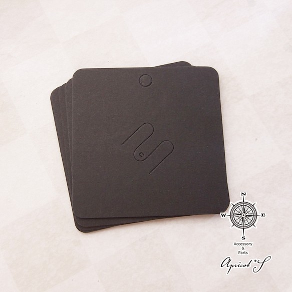 【20枚セット】ハットピン ブローチ用 台紙 ・切れ込み穴あり（ ブラック / 黒 ） ラッピング シンプル 正方形 1枚目の画像