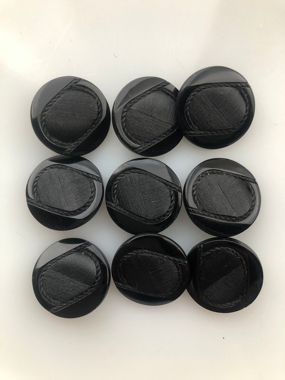 アンティーク ボタン 9個　ビンテージ 昭和 レトロ 個性的 ハンドメイド素材 日本製 ポップ アクセ ブラック　黒 1枚目の画像